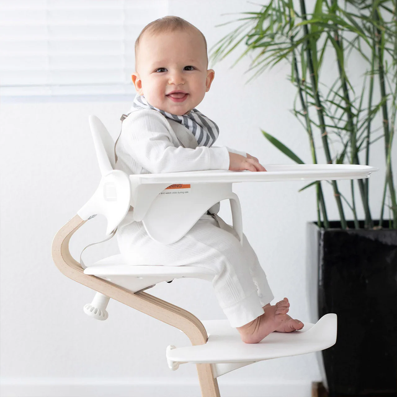 Combo Silla Stokke Nomi Natural Blanca + BabySet + Bandeja + Arnes - Imagen 2